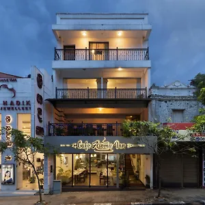 https://cafe-aroma-inn.kandyhotelsnow.com