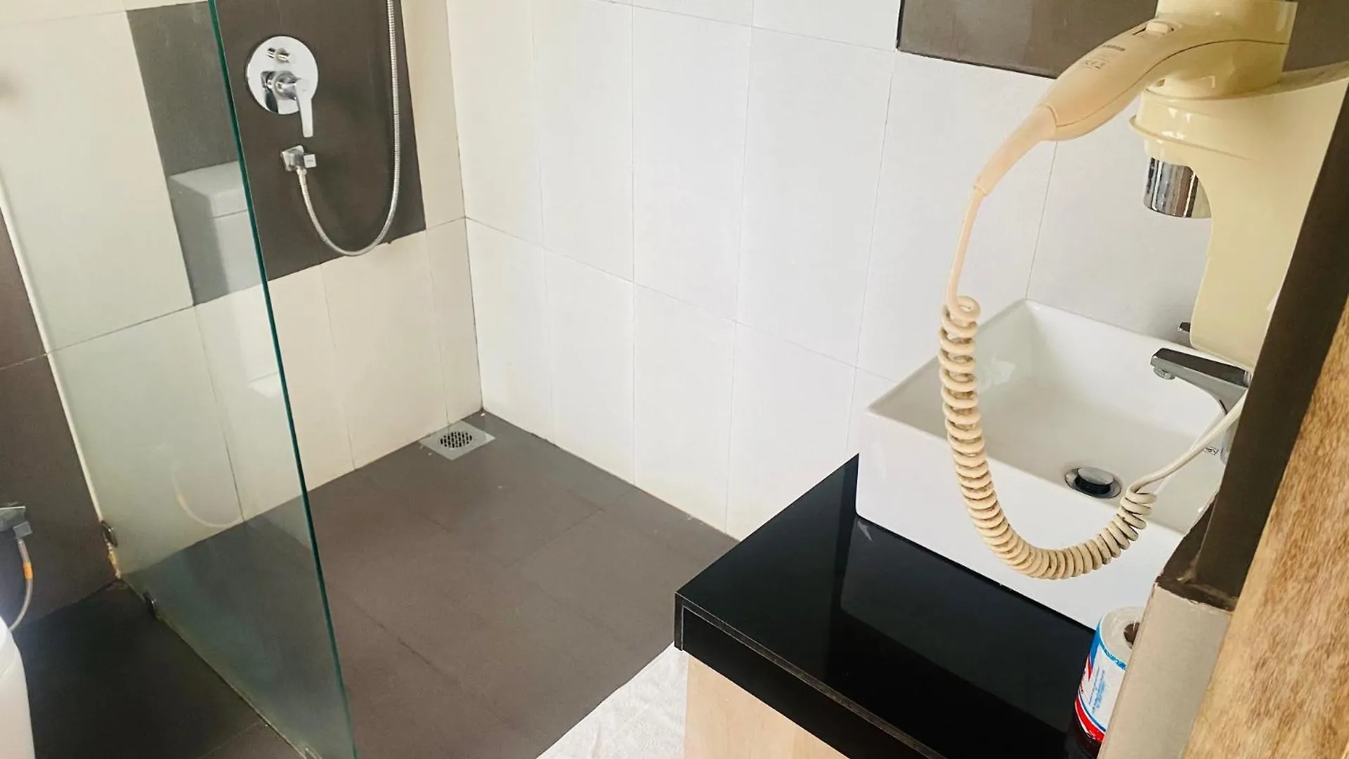 Hotel Cloud 9 Negombo