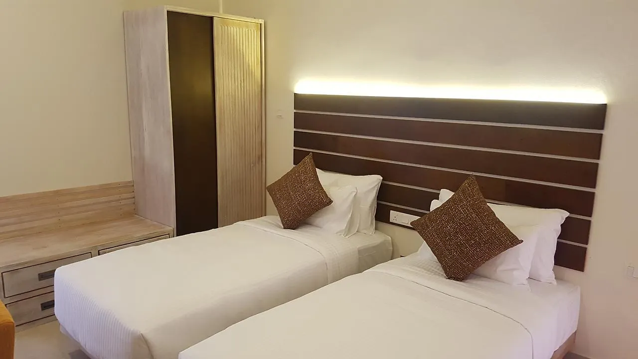 Hotel Cloud 9 Negombo